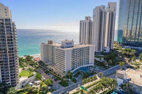 Condominio en venta en Sunny Isles Beach, Florida, 33.44 m2 № 1381620 - foto 19