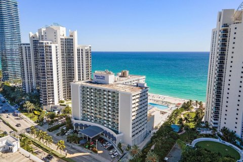 Condominio en venta en Sunny Isles Beach, Florida, 33.44 m2 № 1381620 - foto 20