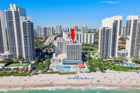 Condominio en venta en Sunny Isles Beach, Florida, 33.44 m2 № 1381620 - foto 22