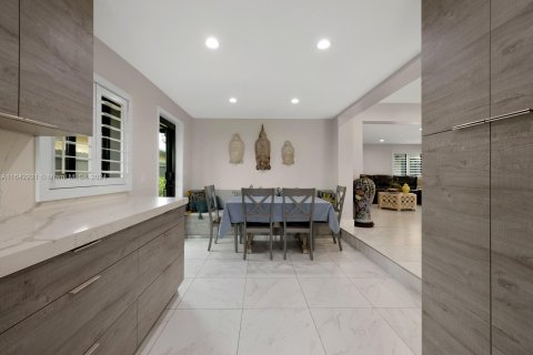 Villa ou maison à vendre à Hialeah, Floride: 4 chambres, 289.2 m2 № 1328755 - photo 15