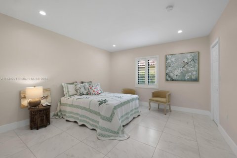 Casa en venta en Hialeah, Florida, 4 dormitorios, 289.2 m2 № 1328755 - foto 19