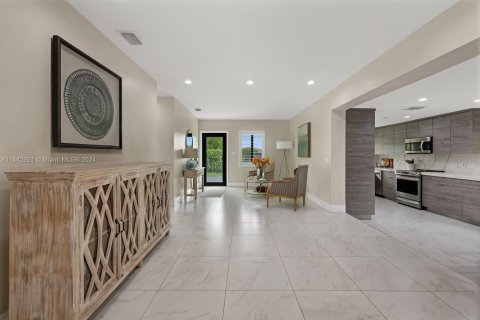 Villa ou maison à vendre à Hialeah, Floride: 4 chambres, 289.2 m2 № 1328755 - photo 7