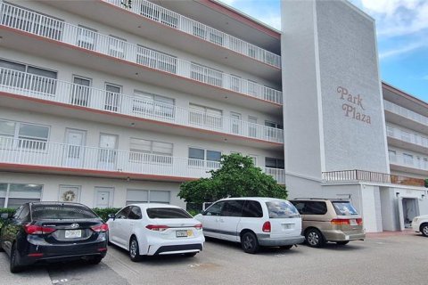 Condo in Pinellas Park, Florida, 1 bedroom  № 1357781 - photo 1