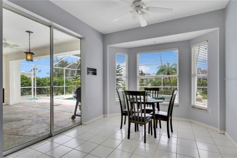 House in Port Charlotte, Florida 3 bedrooms, 174.1 sq.m. № 1337630 - photo 9