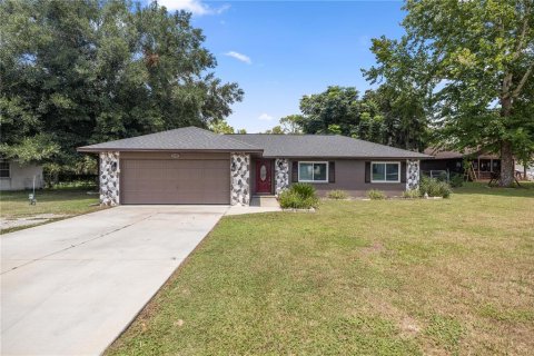 Villa ou maison à louer à Ocala, Floride: 3 chambres, 144.56 m2 № 1337664 - photo 1