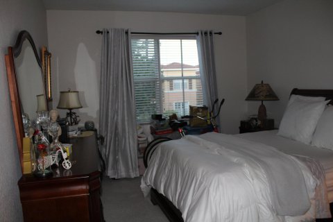 Condo in Palm Springs, Florida, 3 bedrooms  № 1160015 - photo 11