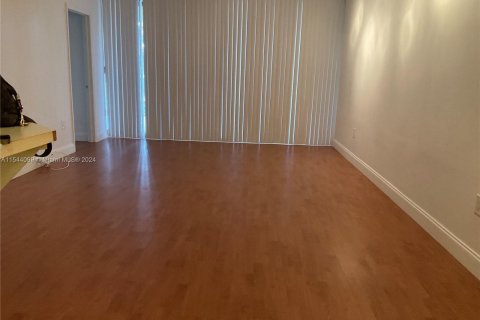 Condo in Aventura, Florida, 1 bedroom  № 1045114 - photo 3