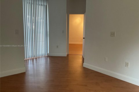 Condo in Aventura, Florida, 1 bedroom  № 1045114 - photo 5