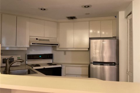 Condo in Aventura, Florida, 1 bedroom  № 1045114 - photo 7