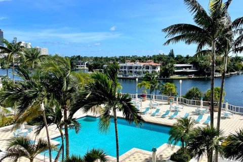 Condo in Aventura, Florida, 2 bedrooms  № 1390051 - photo 1