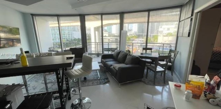 Condo in Miami, Florida, 1 bedroom  № 1390045