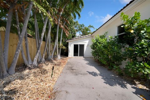 House in Fort Lauderdale, Florida 2 bedrooms, 117.24 sq.m. № 1075756 - photo 7