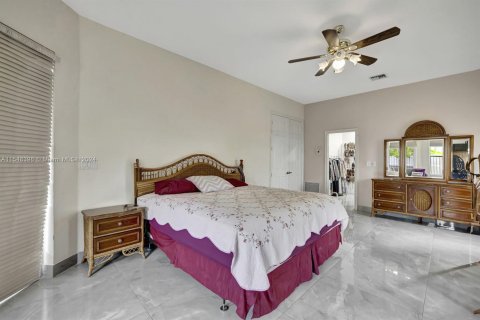 Купить виллу или дом в Лодерхилл, Флорида 4 спальни, 269.97м2, № 1067682 - фото 10