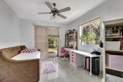 Casa en venta en Lauderhill, Florida, 4 dormitorios, 269.97 m2 № 1067682 - foto 8