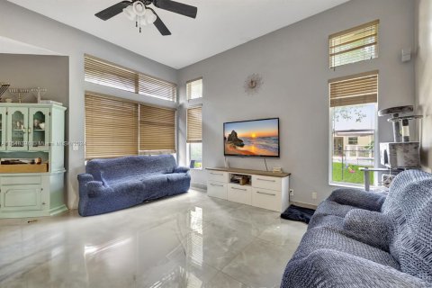 Casa en venta en Lauderhill, Florida, 4 dormitorios, 269.97 m2 № 1067682 - foto 6