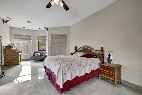 Casa en venta en Lauderhill, Florida, 4 dormitorios, 269.97 m2 № 1067682 - foto 11