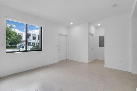 Townhouse in Miami, Florida 3 bedrooms, 137.96 sq.m. № 1241955 - photo 4