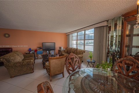 Condominio en venta en Sunny Isles Beach, Florida, 2 dormitorios, 170.01 m2 № 1240477 - foto 19