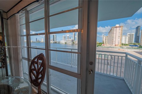 Copropriété à vendre à Sunny Isles Beach, Floride: 2 chambres, 170.01 m2 № 1240477 - photo 18