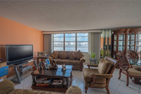 Copropriété à vendre à Sunny Isles Beach, Floride: 2 chambres, 170.01 m2 № 1240477 - photo 14