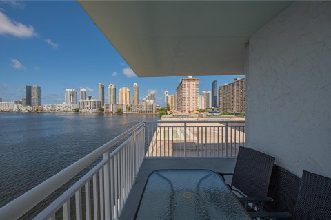 Copropriété à vendre à Sunny Isles Beach, Floride: 2 chambres, 170.01 m2 № 1240477 - photo 4