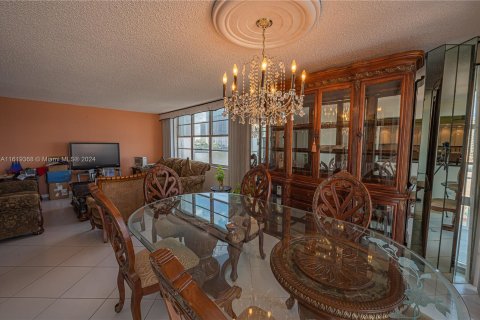 Copropriété à vendre à Sunny Isles Beach, Floride: 2 chambres, 170.01 m2 № 1240477 - photo 16