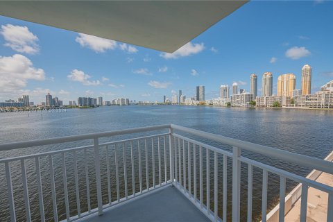 Condo in Sunny Isles Beach, Florida, 2 bedrooms  № 1240477 - photo 3