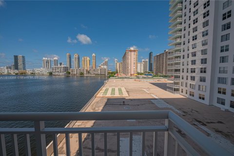 Copropriété à vendre à Sunny Isles Beach, Floride: 2 chambres, 170.01 m2 № 1240477 - photo 6