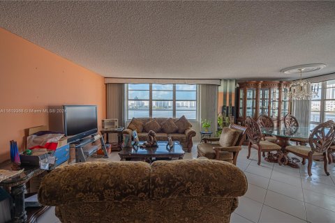 Condominio en venta en Sunny Isles Beach, Florida, 2 dormitorios, 170.01 m2 № 1240477 - foto 13