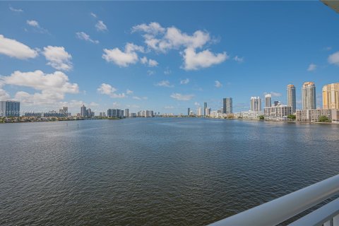 Condo in Sunny Isles Beach, Florida, 2 bedrooms  № 1240477 - photo 5