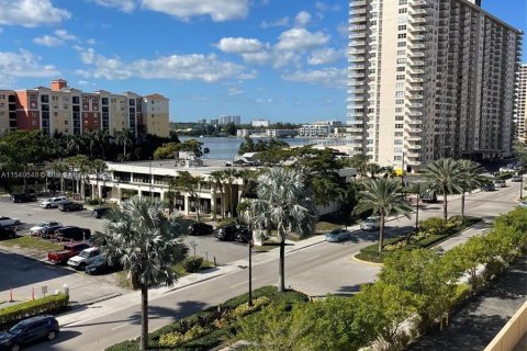 Condo in Sunny Isles Beach, Florida, 2 bedrooms  № 1240482 - photo 2