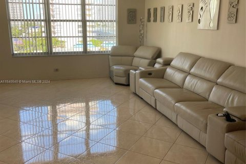 Condo in Sunny Isles Beach, Florida, 2 bedrooms  № 1240482 - photo 8