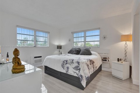 Copropriété à vendre à North Miami Beach, Floride: 1 chambre, 82.03 m2 № 1240481 - photo 16