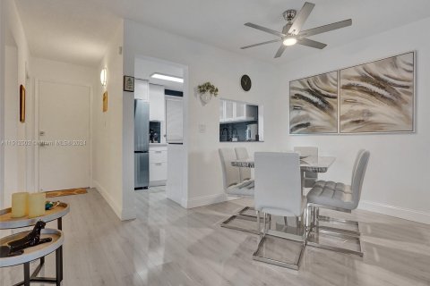 Copropriété à vendre à North Miami Beach, Floride: 1 chambre, 82.03 m2 № 1240481 - photo 8