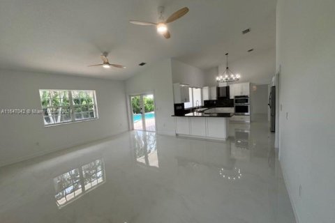 House in Palmetto Bay, Florida 5 bedrooms, 253.34 sq.m. № 1329821 - photo 11