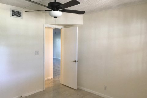 Copropriété à vendre à Coral Springs, Floride: 2 chambres, 84.17 m2 № 1047634 - photo 12