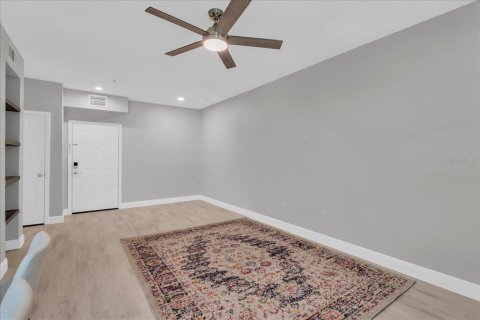 Condo in Tampa, Florida, 1 bedroom  № 1371561 - photo 5