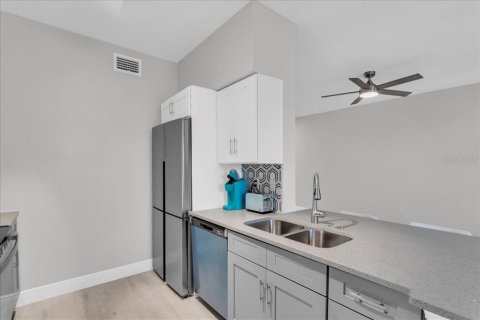 Condominio en venta en Tampa, Florida, 1 dormitorio, 80.55 m2 № 1371561 - foto 12