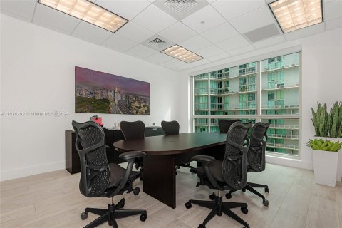 Commercial property in Miami, Florida № 1401171 - photo 7