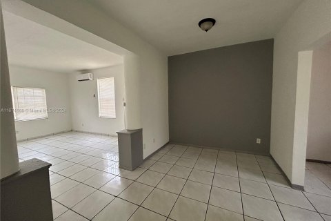 Commercial property in Miami, Florida 152.36 sq.m. № 1401204 - photo 6