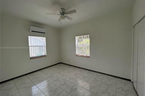 Commercial property in Miami, Florida 152.36 sq.m. № 1401204 - photo 12