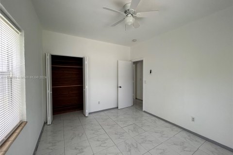 Commercial property in Miami, Florida 152.36 sq.m. № 1401204 - photo 14