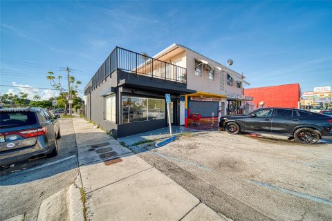 Propiedad comercial en venta en Miami, Florida № 1401173 - foto 21