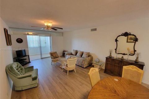 Condo in Boynton Beach, Florida, 2 bedrooms  № 1271092 - photo 4