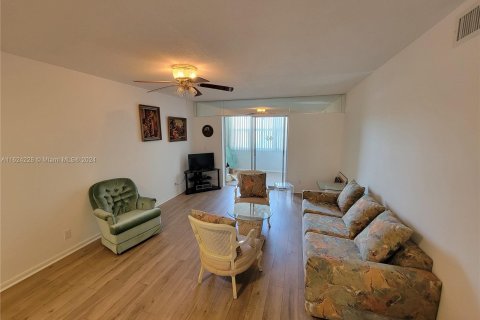 Condo in Boynton Beach, Florida, 2 bedrooms  № 1271092 - photo 1