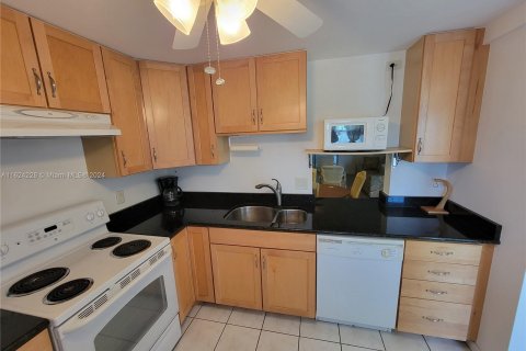 Condo in Boynton Beach, Florida, 2 bedrooms  № 1271092 - photo 23