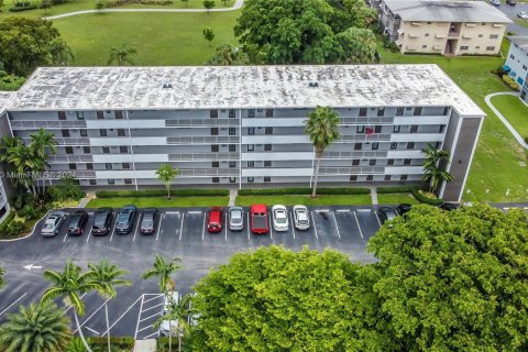 Condo in Hollywood, Florida, 2 bedrooms  № 1271047 - photo 26