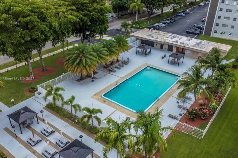 Copropriété à vendre à Hollywood, Floride: 2 chambres, 92.16 m2 № 1271047 - photo 29