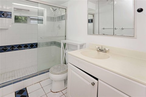 Condo in Hollywood, Florida, 2 bedrooms  № 1271047 - photo 25