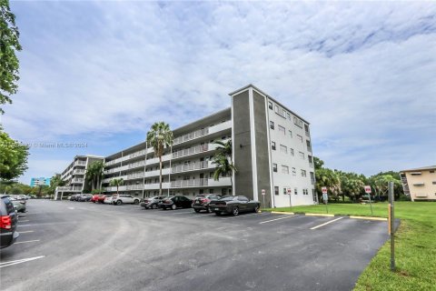 Copropriété à vendre à Hollywood, Floride: 2 chambres, 92.16 m2 № 1271047 - photo 1